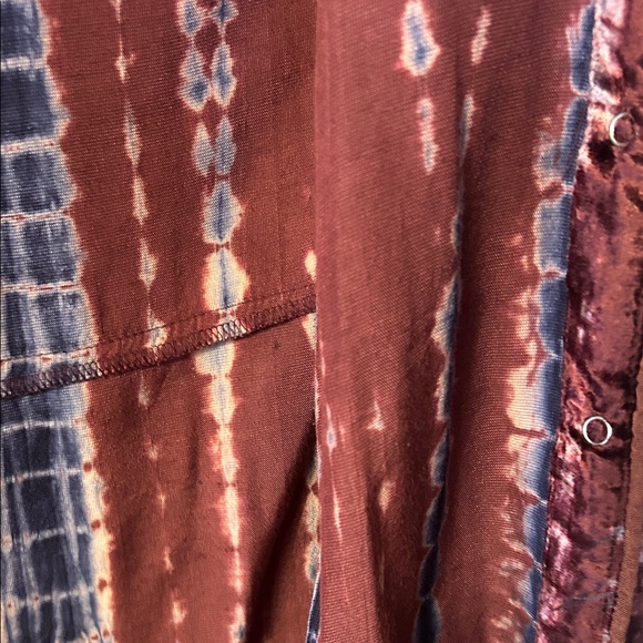 Tru luxe jeans Velvet Button-Up Shirt in Burgundy and Blue - Picture 4 of 4